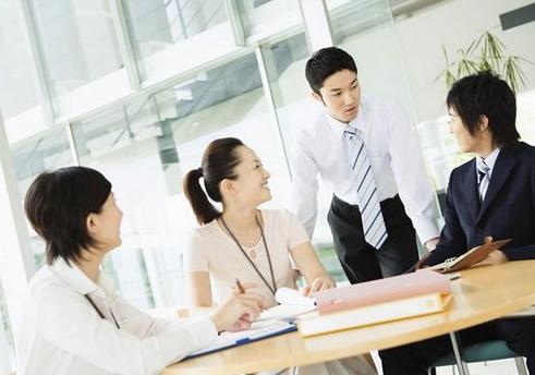 职场中与同事相处之道 (职场同事生存法则和智慧)