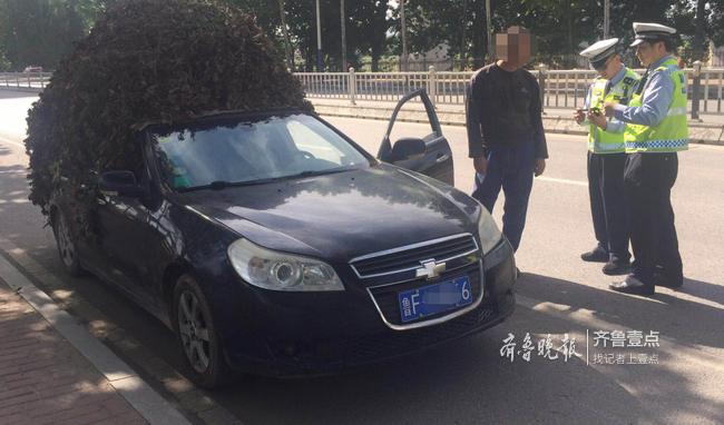 烟台一老司机给轿车戴草帽，玩出了皮卡的即视感