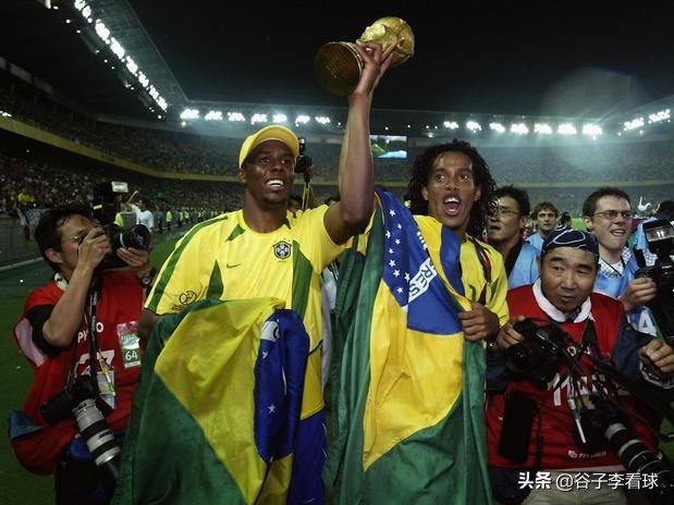 球王小罗为什么入狱,小罗搞笑用假护照进入巴拉圭