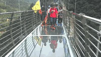 宁波五龙潭玻璃桥感觉怎么样,宁波五龙潭风景区玻璃桥