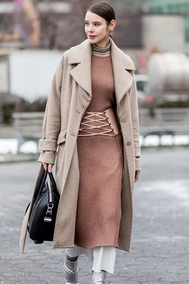 驼色大衣多种风格穿搭攻略,驼色大衣的高级感穿搭示范