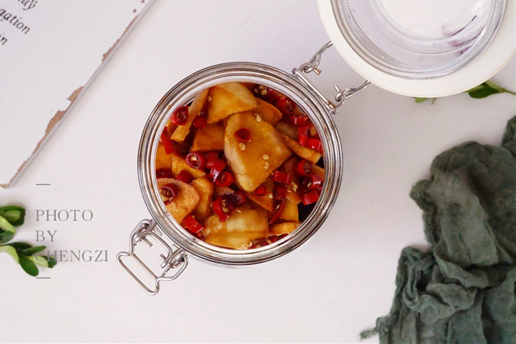 腌萝卜酸脆可口一吃就停不下来,教你快速腌萝卜酸辣脆爽做法简单