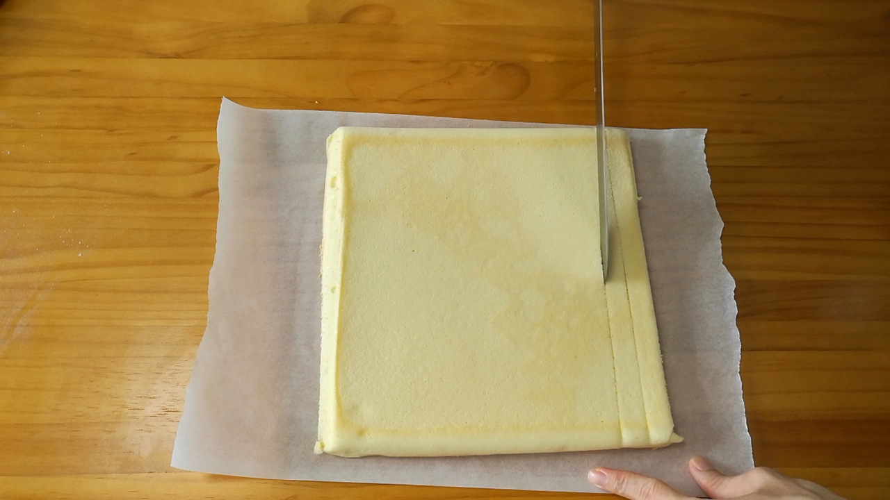 蛋糕卷不回缩的方法,原味蛋糕卷如何不开裂