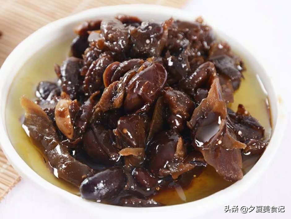 沂蒙山煎饼的美味,沂蒙山美食煎饼卷大葱