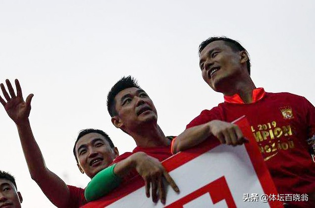 尴尬！恒大6球员“送不走”或只能踢预备队，有人年薪千万级别