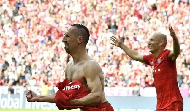 姆巴佩发文悼念贝肯鲍尔,姆巴佩致敬瓦拉内退出法国国家队