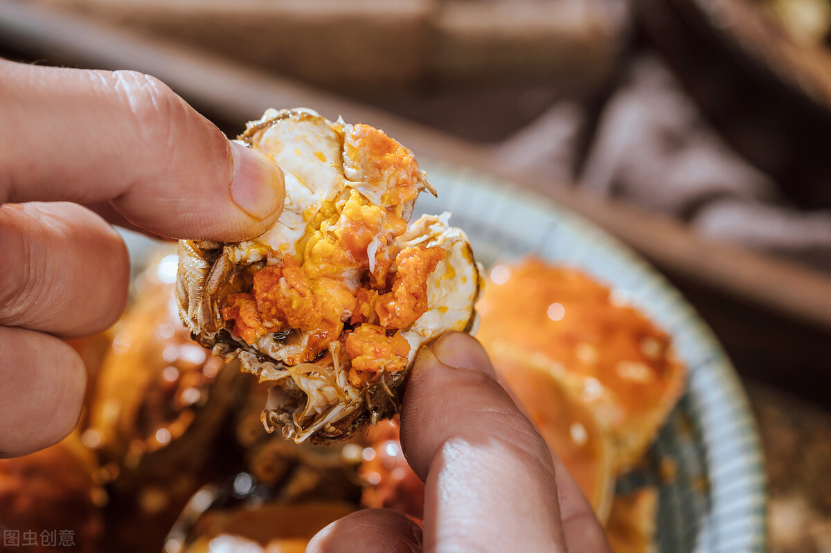 隔夜蟹、死螃蟹为何不能吃？男子吃隔夜蟹患上脑膜炎，关于螃蟹的正确吃法有两点要强调
