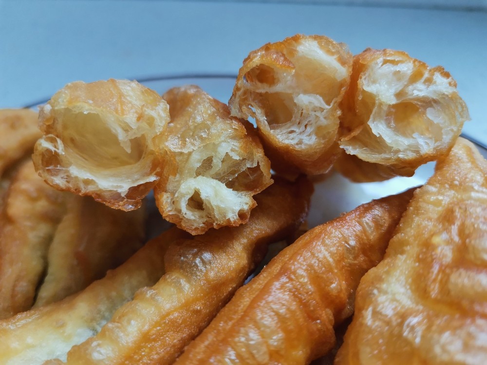 如何炸油条又脆又蓬松配方,家庭版炸油条怎样做才好吃窍门