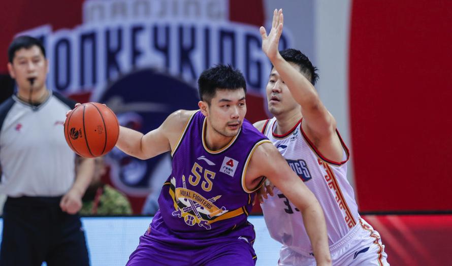 李根踢裆,李根被驱逐出场