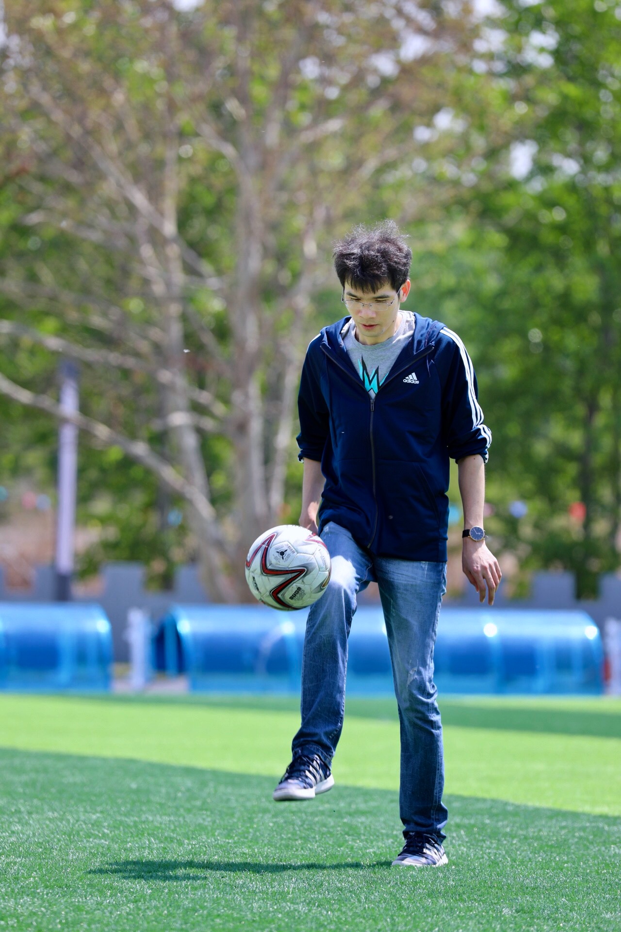 除了女人，男人的话题里，总是少不了“足球”两字