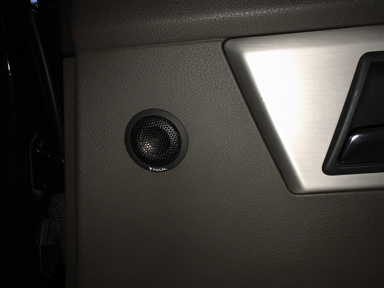 奔驰glk300改声浪,奔驰glc音响改装劲浪适配器