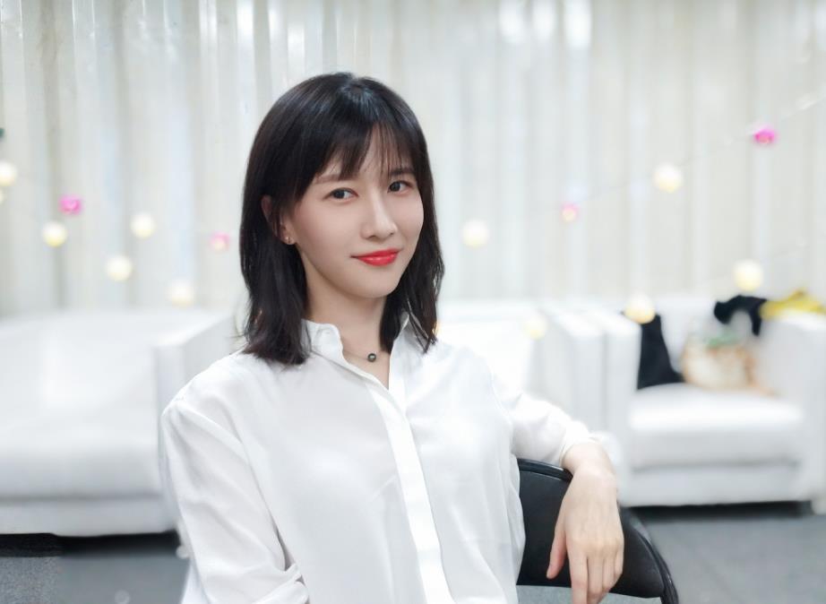 papi酱晒孕妇照,papi酱首次曝光自己的孕肚照