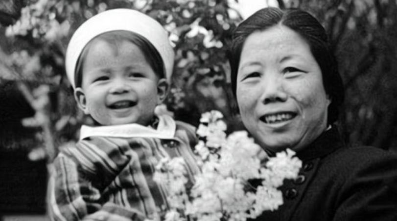 建国后,妇科医生劝*颖超邓**生娃,*颖超邓**思索后,为何说算了吧?