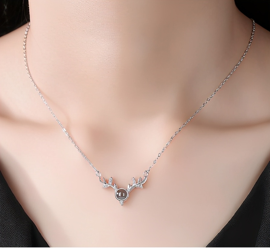 心仪的女孩过生日送什么礼物合适,怎么给女朋友选礼物能让她想着我