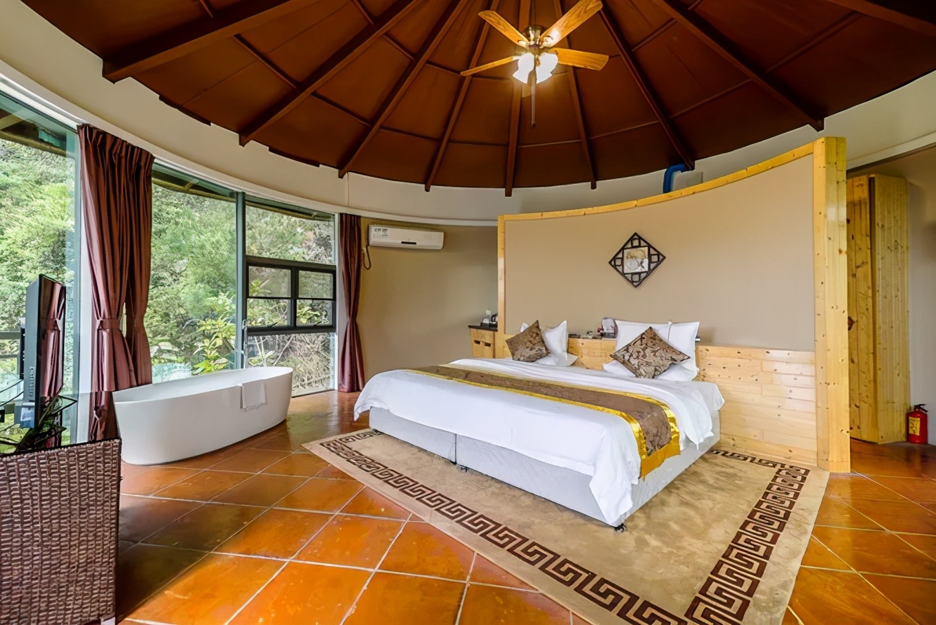 江门圭峰山温泉,江门市圭峰山温泉度假村