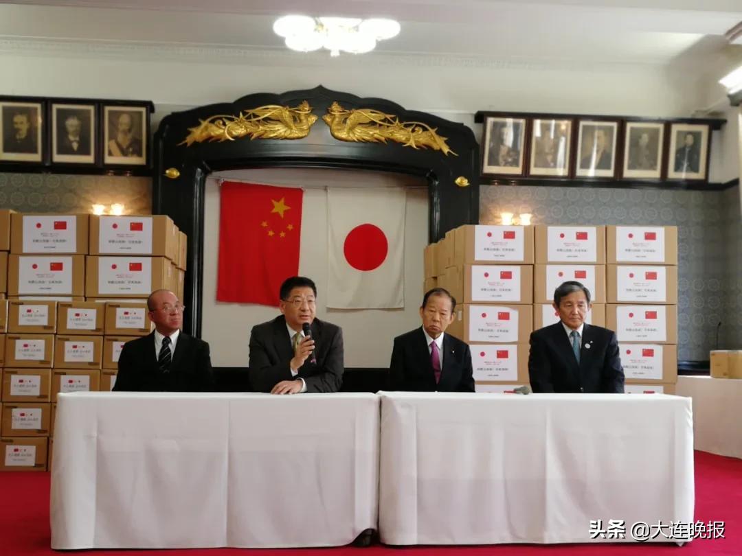 致敬大连最美守护者,大连致敬抗疫英雄图片