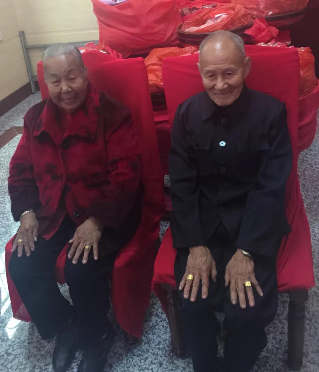 70岁老人感动到万千网友,95岁爷爷和孙女的感人视频