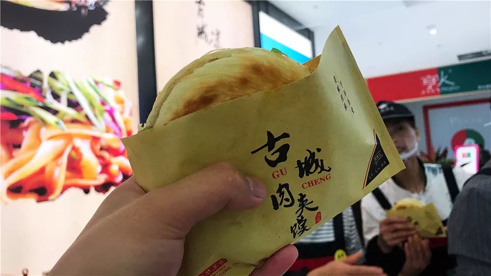 四环外开了家盒马，整个剑南大道的人都去凑热闹了