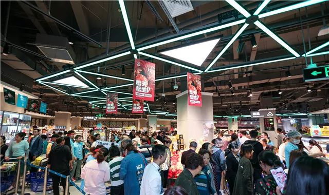 四环外开了家盒马，整个剑南大道的人都去凑热闹了