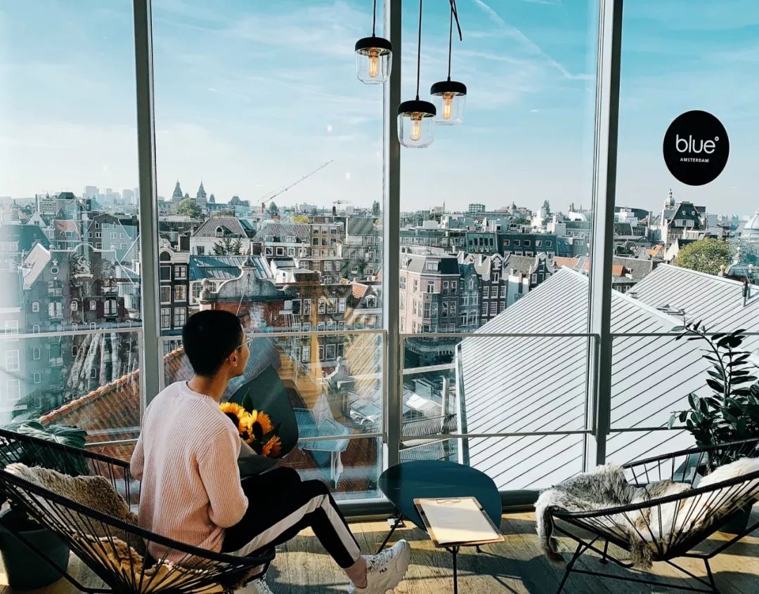 360度全玻璃空中咖啡厅!俯瞰阿姆拍美照