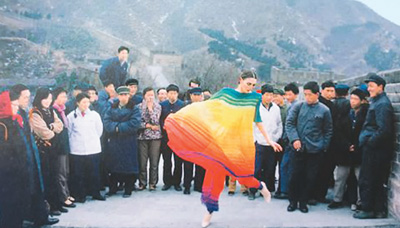 40年来，国人衣着变化之大超乎想象——告别“灰黑蓝”更潮更有范儿