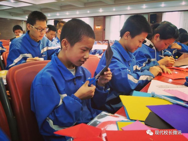 「直通校园」传神的数学灵动的美——记太原市三十二中初中数学社团“七巧板”制作大比拼