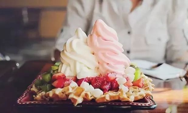 小孩被喂得胃破裂,宝宝吃撑了死亡急救