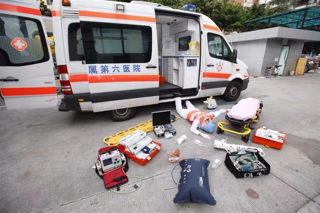 医护们的“扑街”大戏，这波炫富给满赞~