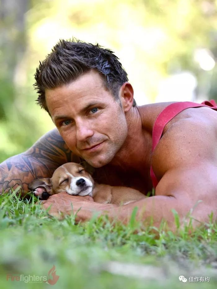 澳洲消防队帅哥大秀肌肉照,澳洲消防员帅哥