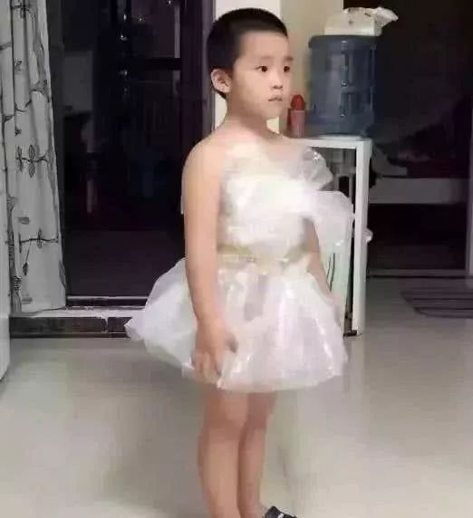 大冷天一家人狂吃20根冰棍！只是因为幼儿园老师要孩子……