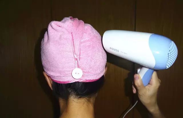 阴天的时候衣服晾不干怎么办,阴天衣服晒不干有臭味怎么办