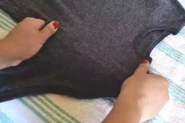 羊绒衫用洗衣液洗后掉毛严重,羊毛衣每次洗都缩水吗