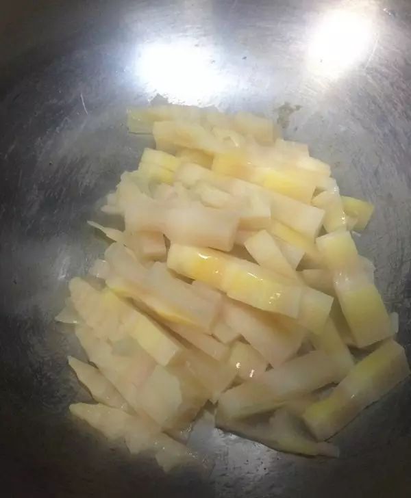 柳州螺蛳鸭脚煲最正宗的做法,自制螺蛳粉鸭脚煲