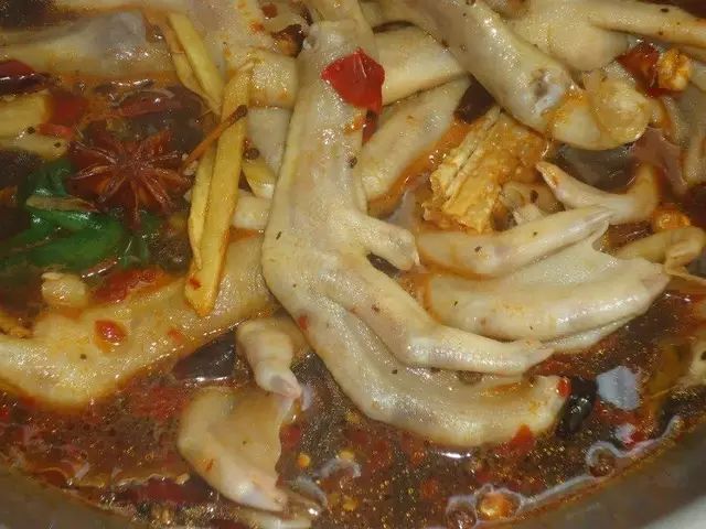 柳州螺蛳鸭脚煲最正宗的做法,自制螺蛳粉鸭脚煲