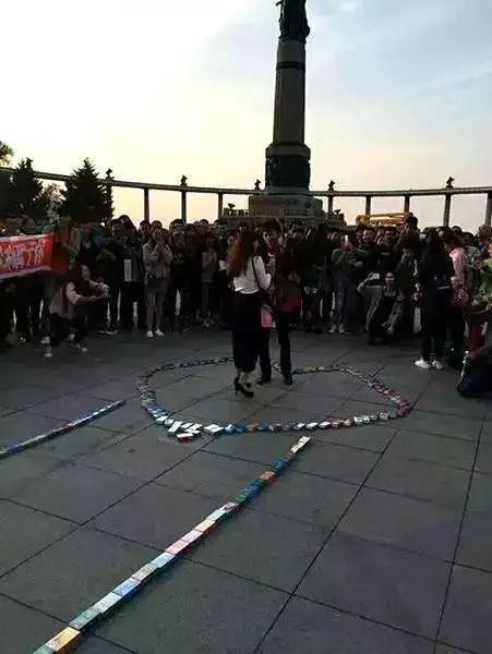 求婚遇到哪些奇葩的事,那些奇葩的求婚