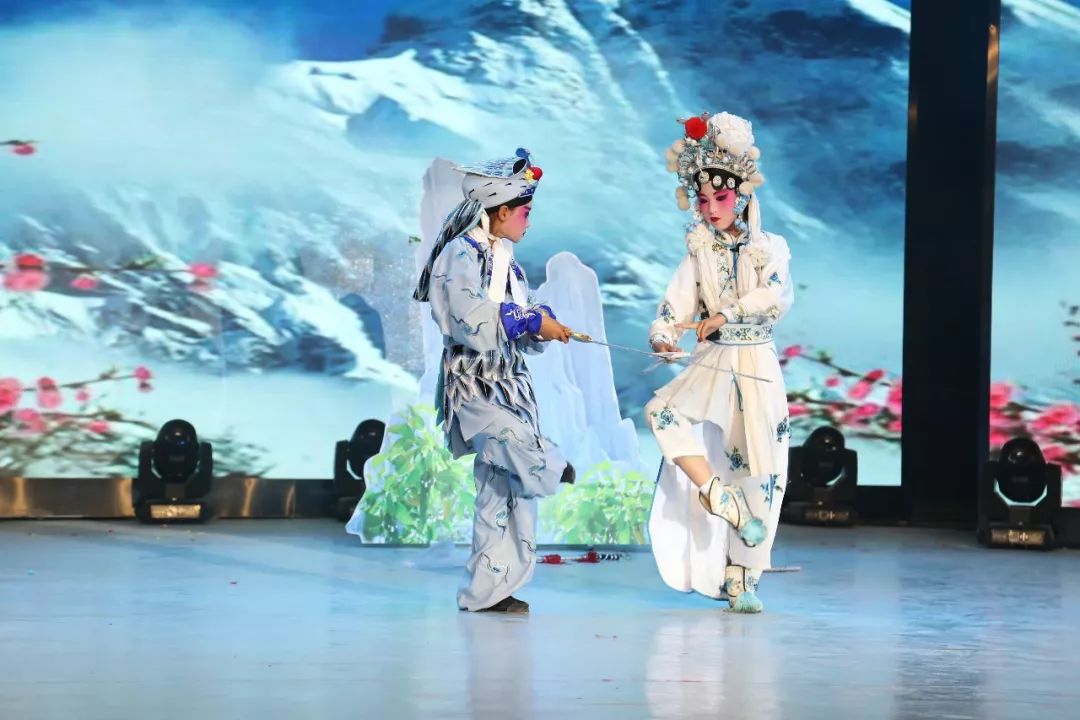 体现素质教育成果的照片,展现教育新变化的图片