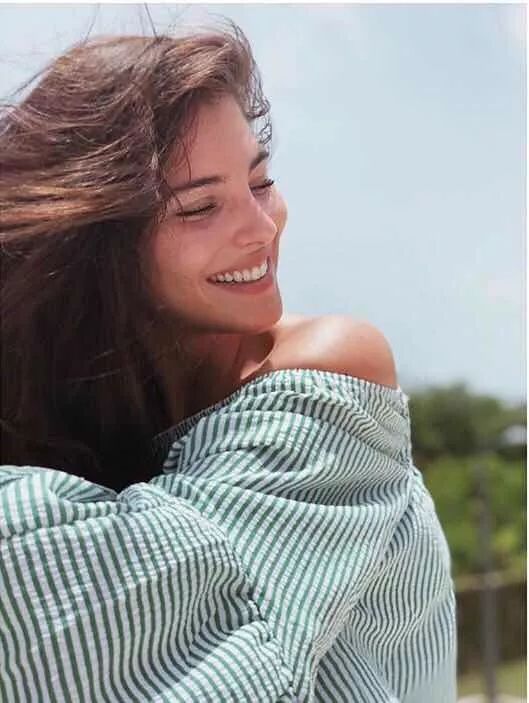 歌曲爱笑的女孩运气不会太差,为什么爱笑的人运气不会太差