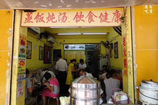 张敬轩住过的这条老街，随便几家美食店，加起来超过150岁！