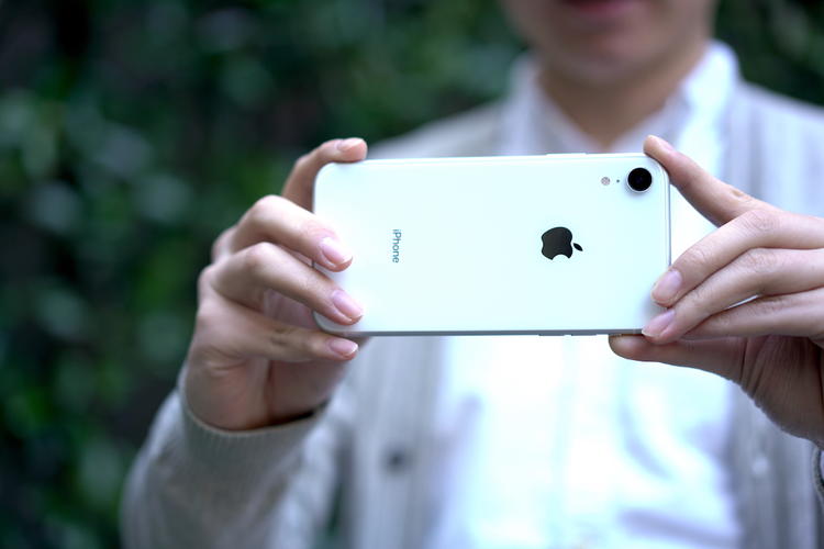 苹果xr一天的测评,iphonexr一天两充正常吗