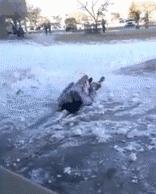 雪天路滑摔倒后应对方法,雪天路滑不慎摔倒怎么摔最安全