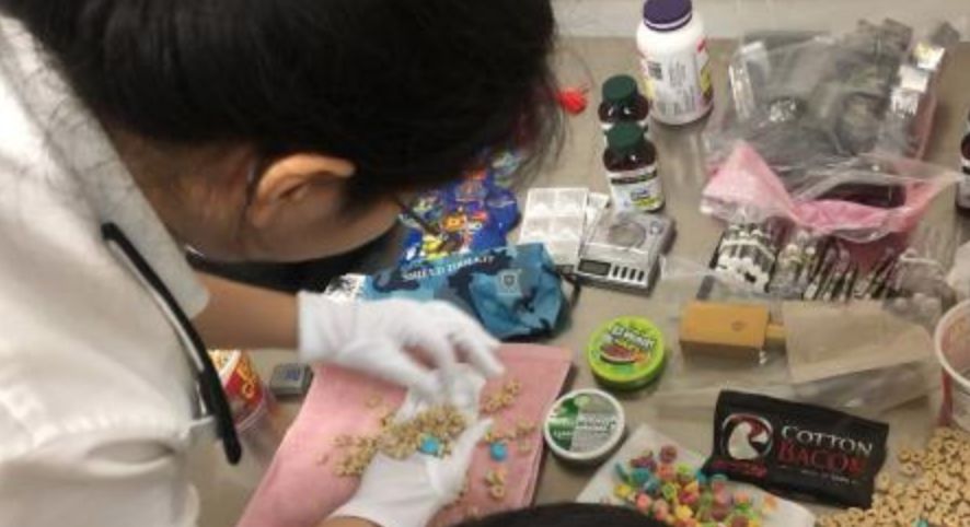 海口海关截获邮票毒品,大连海关查获伪装成糖果的毒品