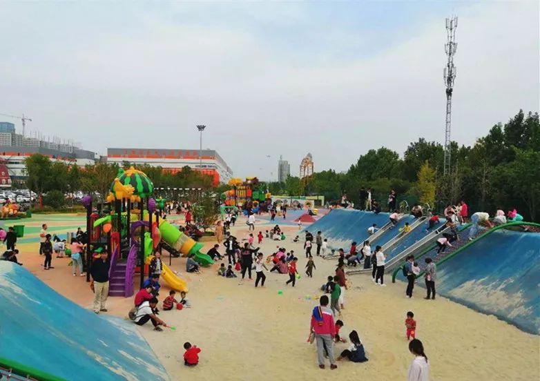 火爆之后骤冷!开始拓展潮牌、书店、童乐、餐饮的中大门,真能扮演好经开商业扛把子?