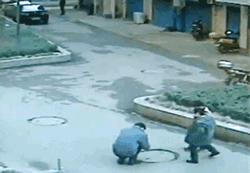 孩子燃放烟花爆竹发生安全事故,13岁男孩燃放鞭炮爆炸