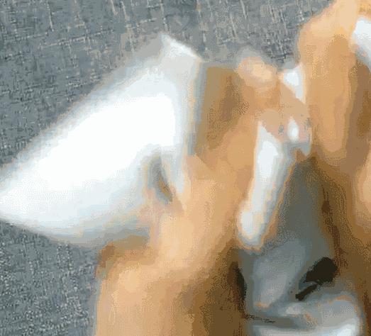 如何清洗衣领上的顽固黄渍,娃的衣领污渍怎么才能洗干净