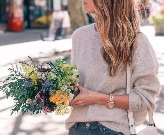 毛衣领口松垮怎么搭配,高领毛衣领口松垮怎么翻领好看