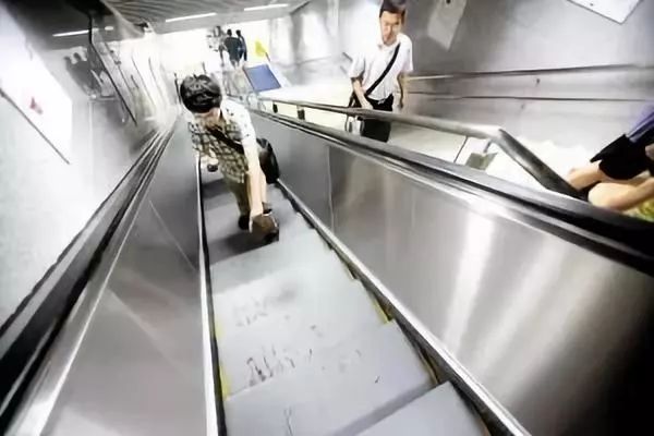 小朋友乘坐电梯注意事项,乘电梯注意事项有哪些