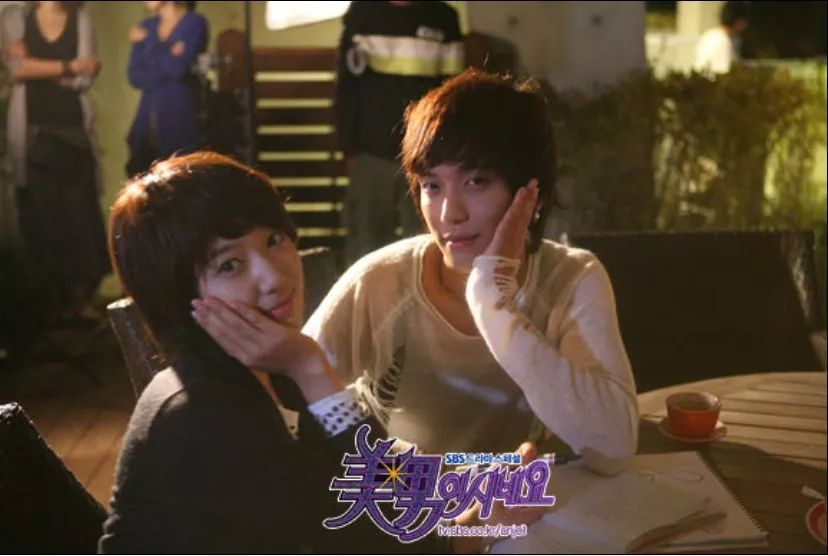 玄彬朴信惠红毯,玄彬怎样评价朴信惠