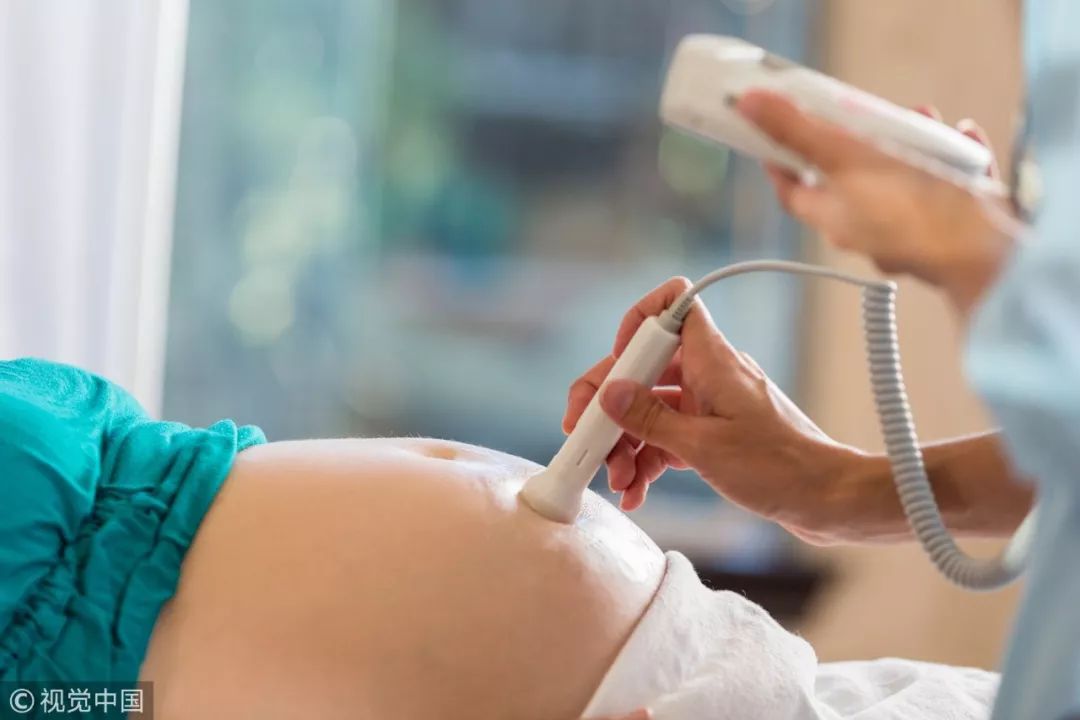 女子怀孕八个月哭诉婆婆怀孕,流产多次的大龄孕妇再次怀孕