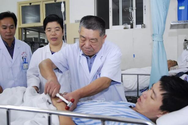 福建附属医院慕容慎行医生,福建省神经内科专家慕容慎行