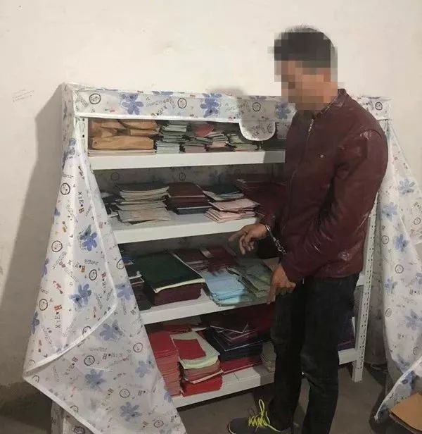 震惊!上饶捣毁一制假窝点,现场缴获假公章76枚、假章子皮2608个……